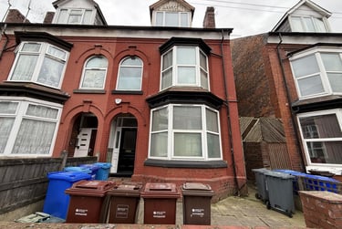 7 bed flat, Curzon Avenue, Longsight, Manchester, M145PU - Image 1